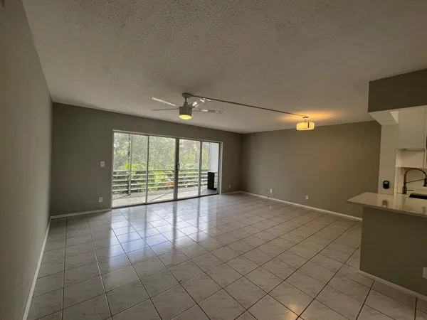 $1,900 | 1000 Northeast 14th Avenue, Unit 401, Hallandale Beach, FL 33009