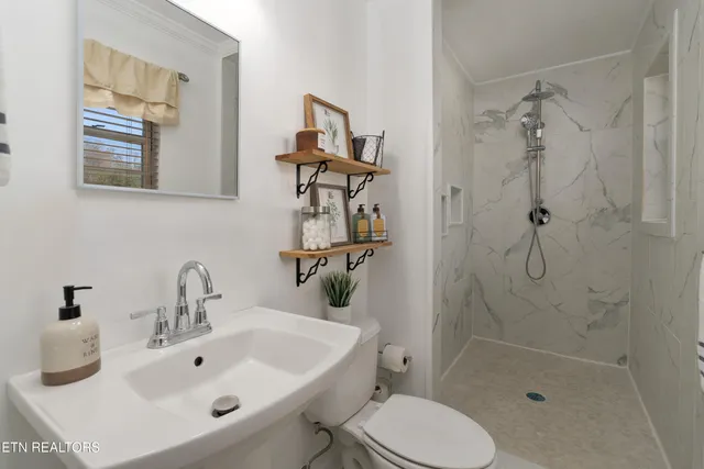 $409,900 | 5010 Newport Highway, Greeneville, TN 37743