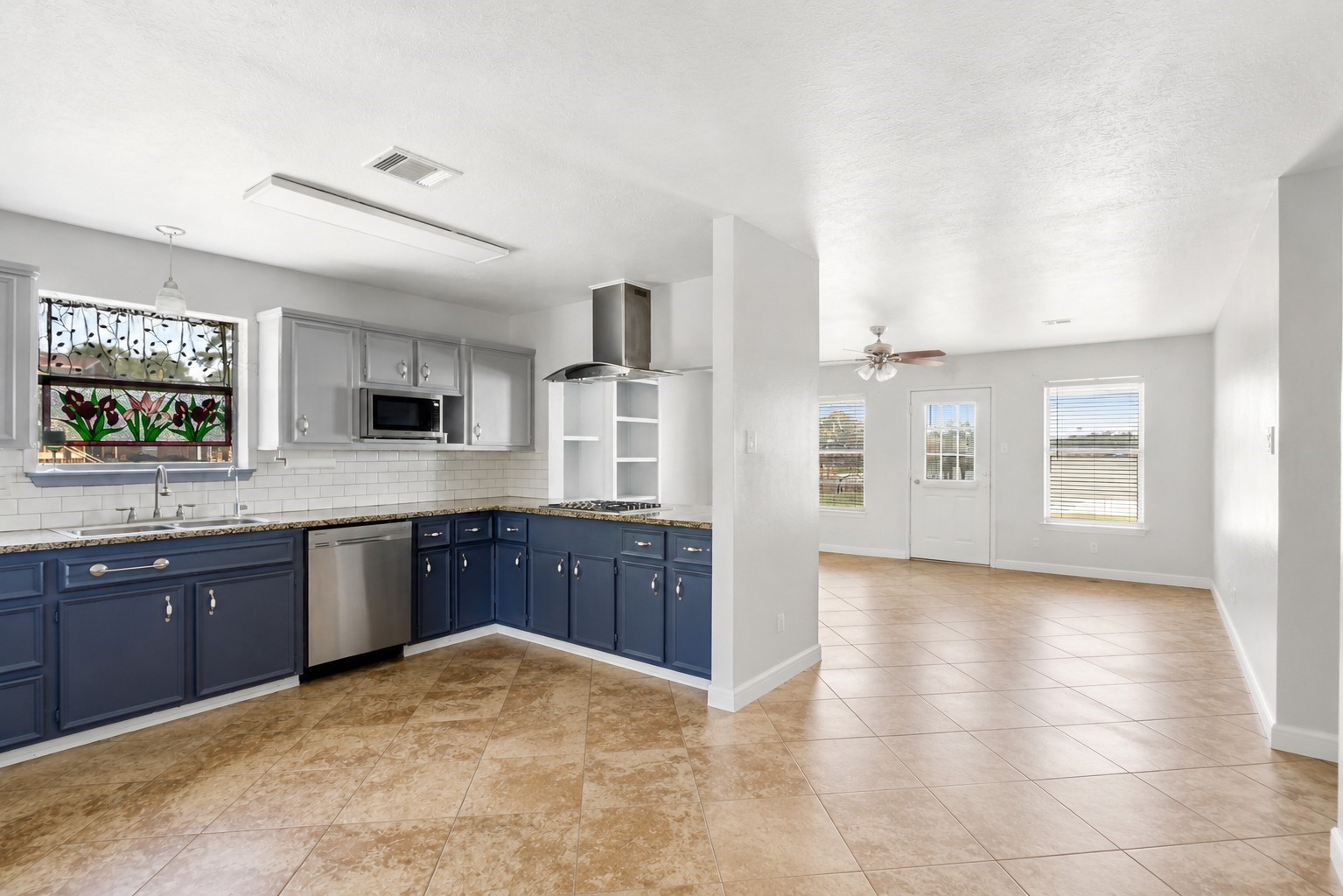 406 Kickapoo Drive Livingston, TX 77351 - Photo 21 of 41 Lower-Level Kitchen