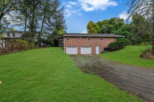 a view of a house with a yard