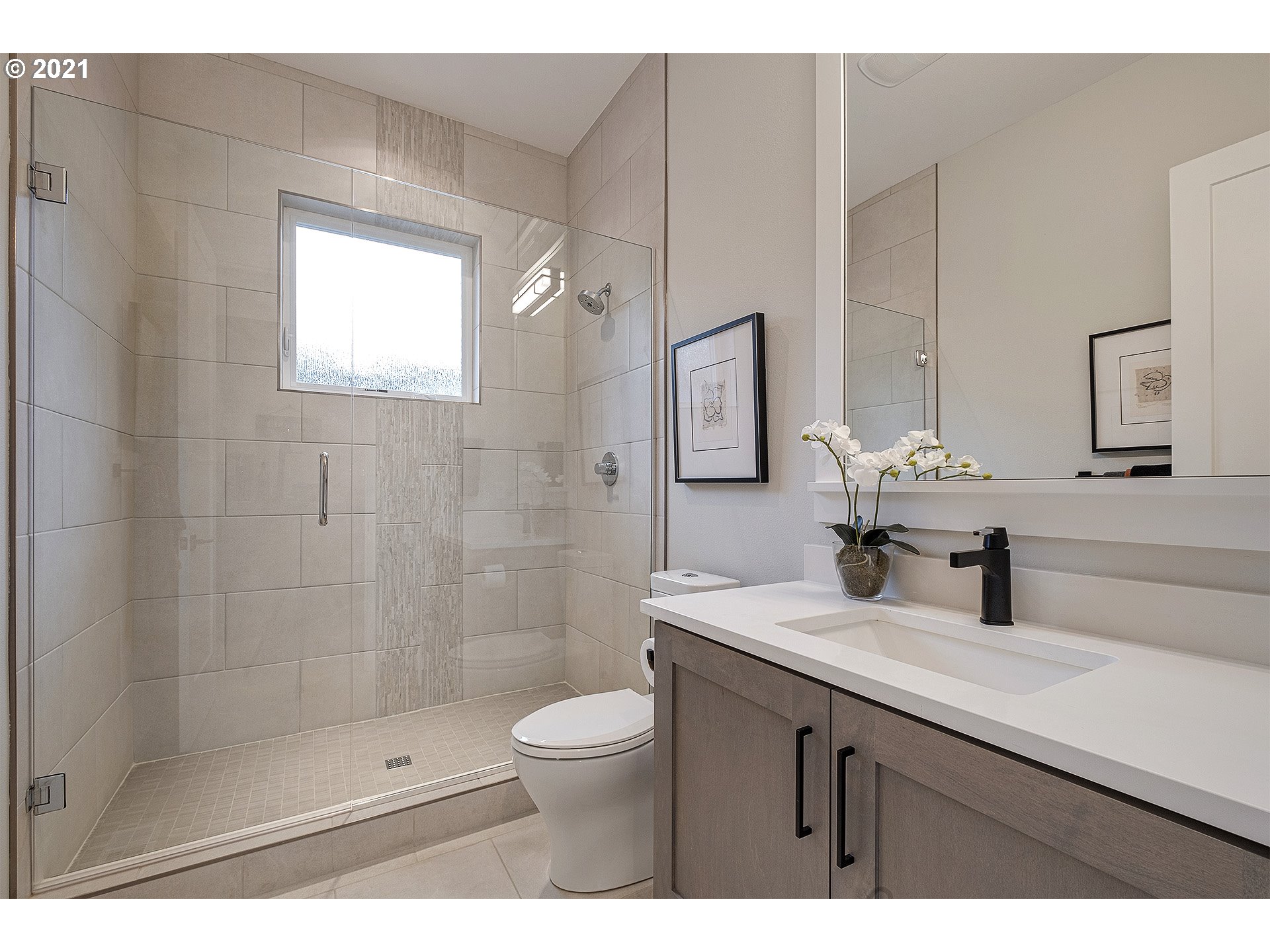 18977 Pilkington Road Lake Oswego, OR 97035 - Photo 12 of 32 Bathroom