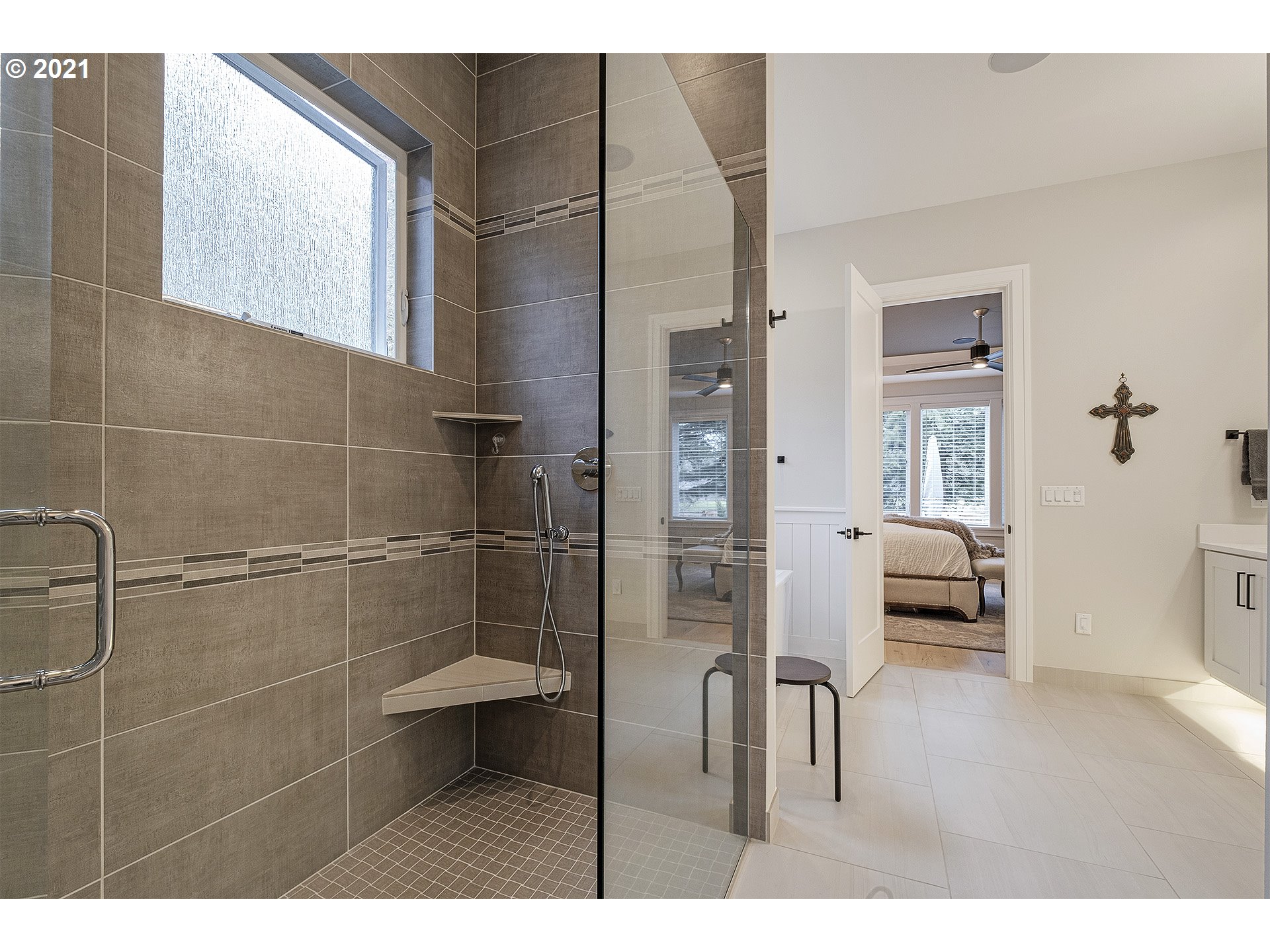 18977 Pilkington Road Lake Oswego, OR 97035 - Photo 16 of 32 Bathroom, Attached