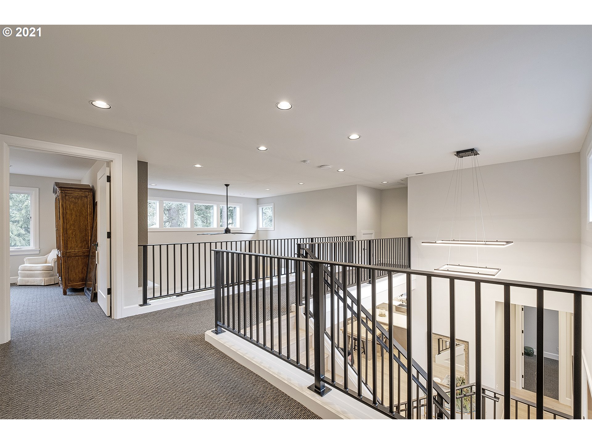 18977 Pilkington Road Lake Oswego, OR 97035 - Photo 18 of 32 Staircase