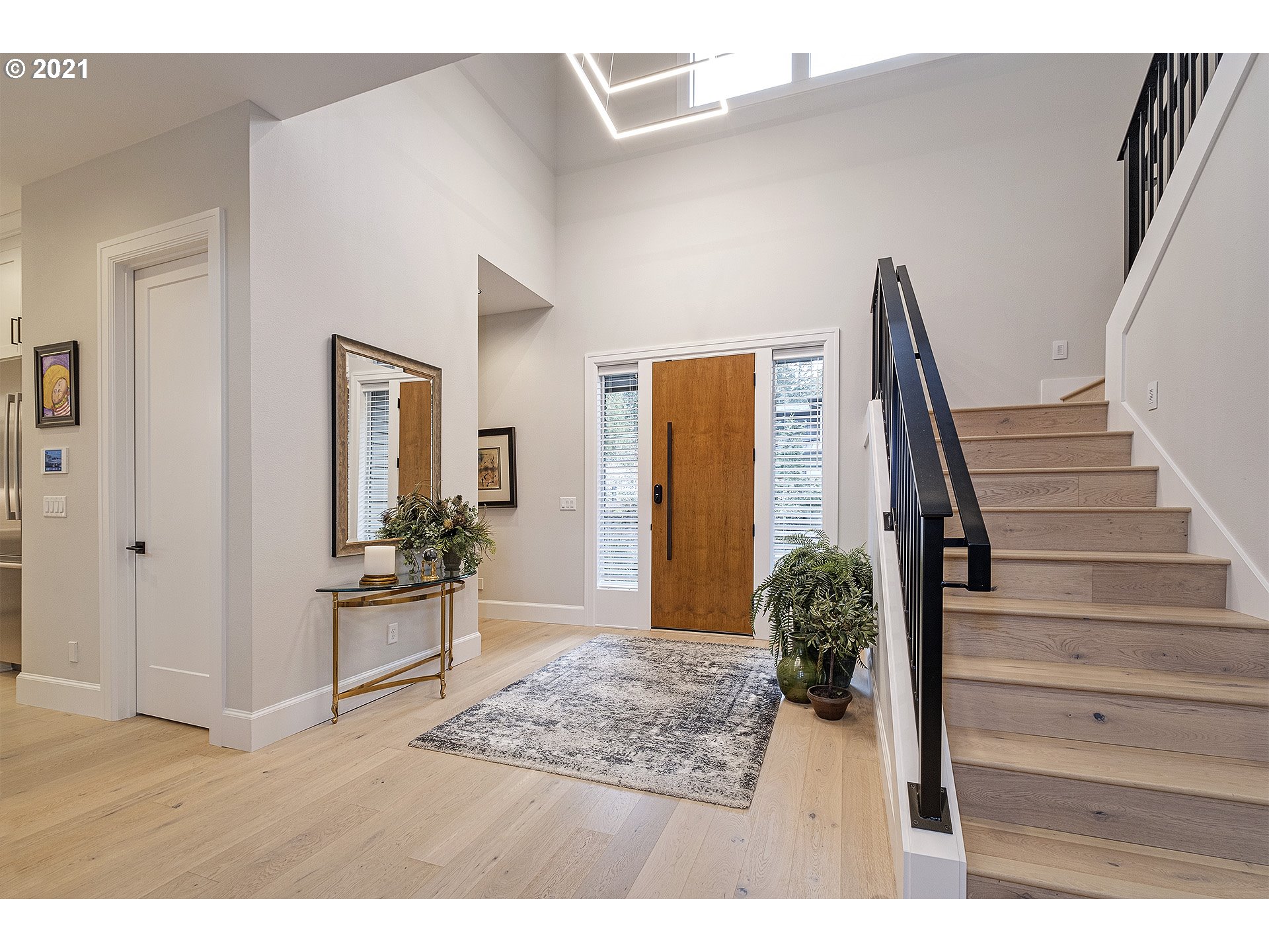 18977 Pilkington Road Lake Oswego, OR 97035 - Photo 2 of 32 Entrance/Foyer