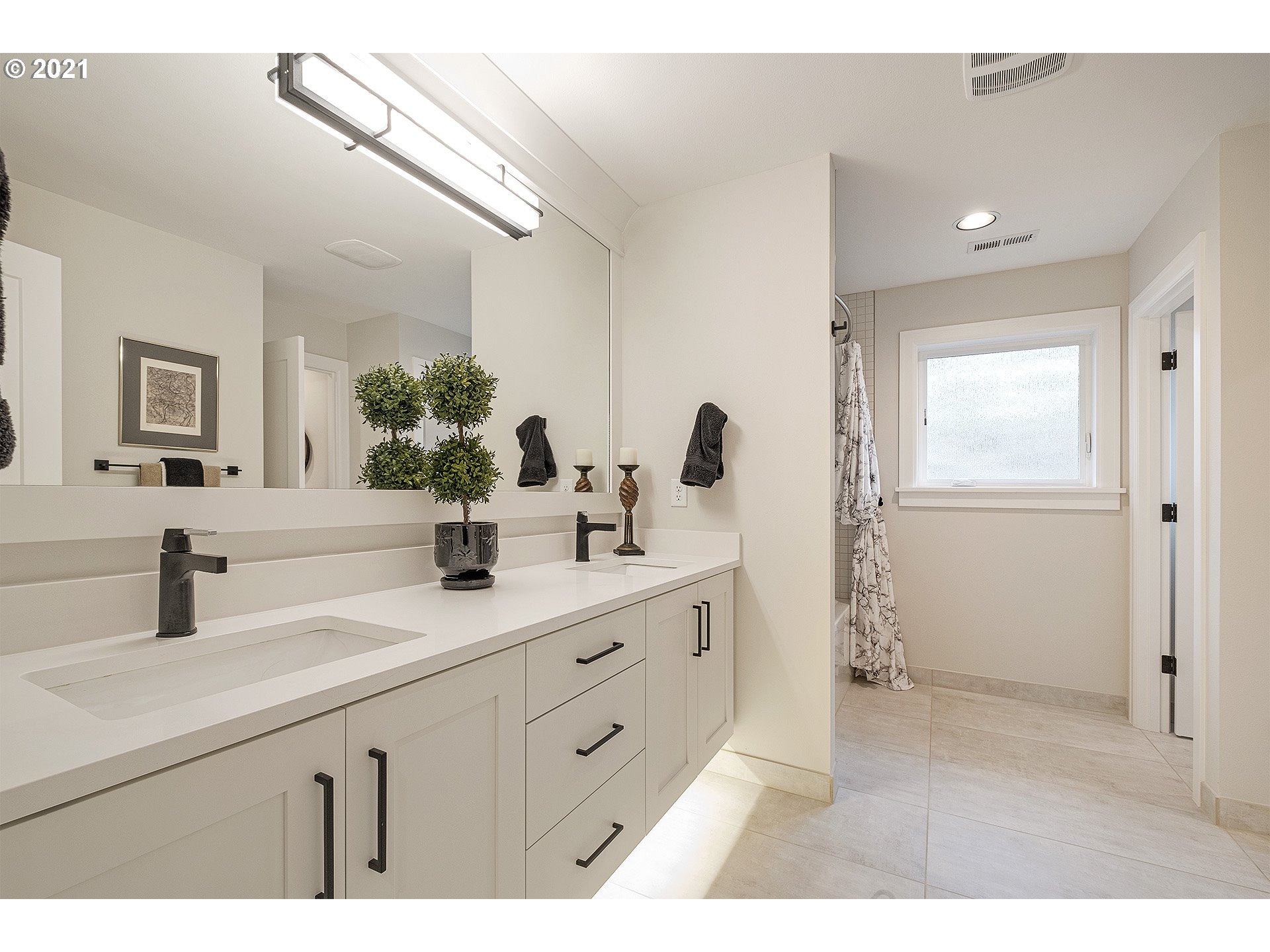 18977 Pilkington Road Lake Oswego, OR 97035 - Photo 22 of 32 Bathroom