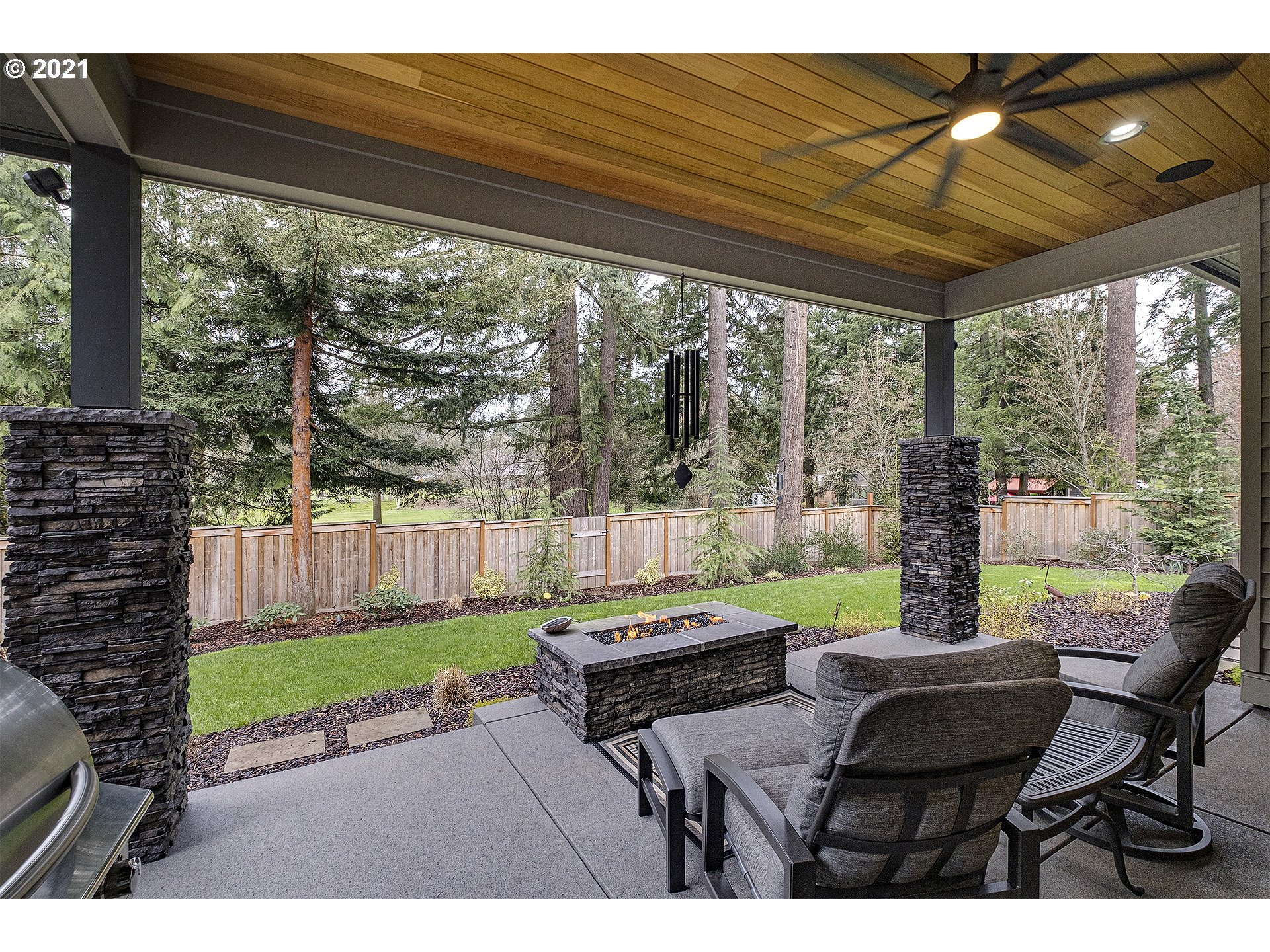 18977 Pilkington Road Lake Oswego, OR 97035 - Photo 24 of 32 Backyard