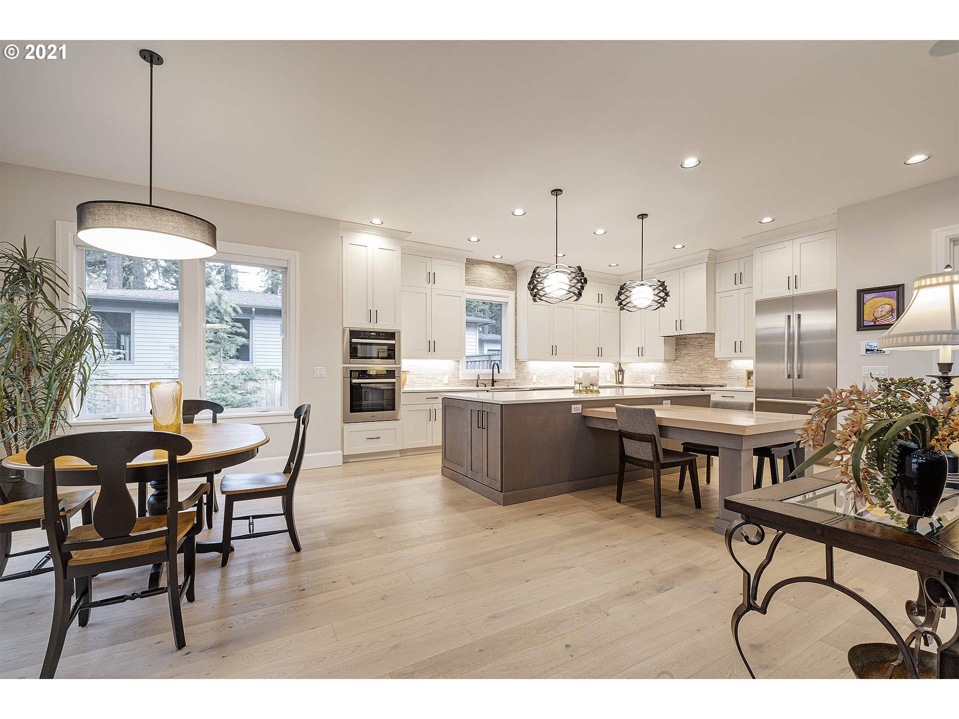 18977 Pilkington Road Lake Oswego, OR 97035 - Photo 8 of 32 Kitchen/Dining Room