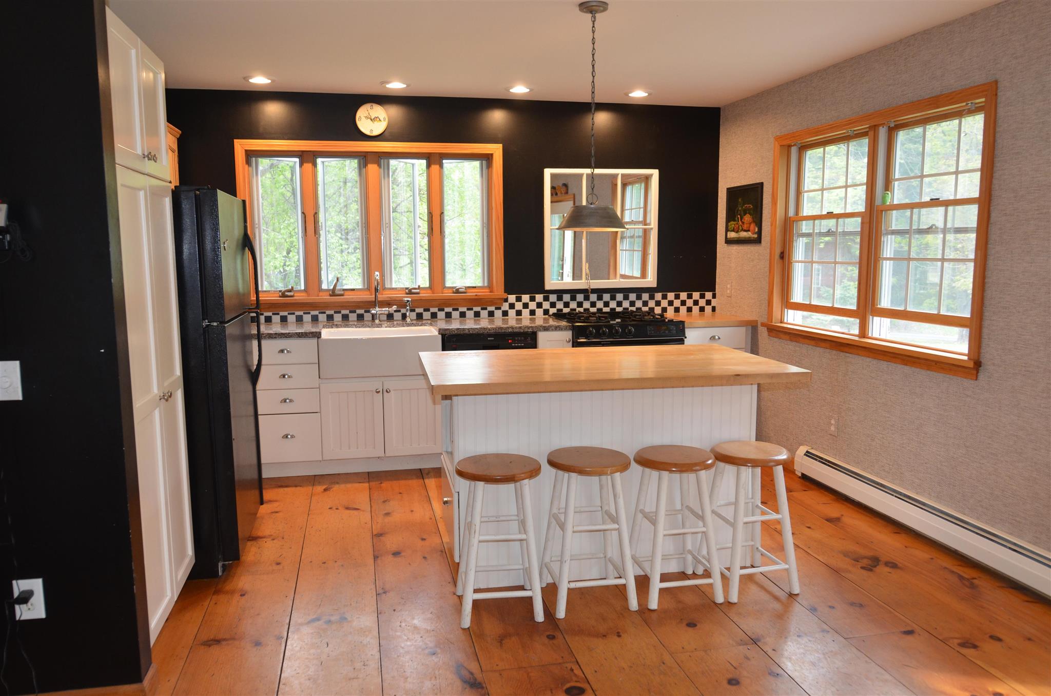 346 East Manchester Road Manchester, VT 05255 - Photo 3 of 12 Gallery Image 3