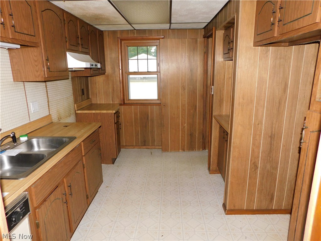 4694 Burleigh Road Cleveland, OH 44125 - Photo 9 of 14