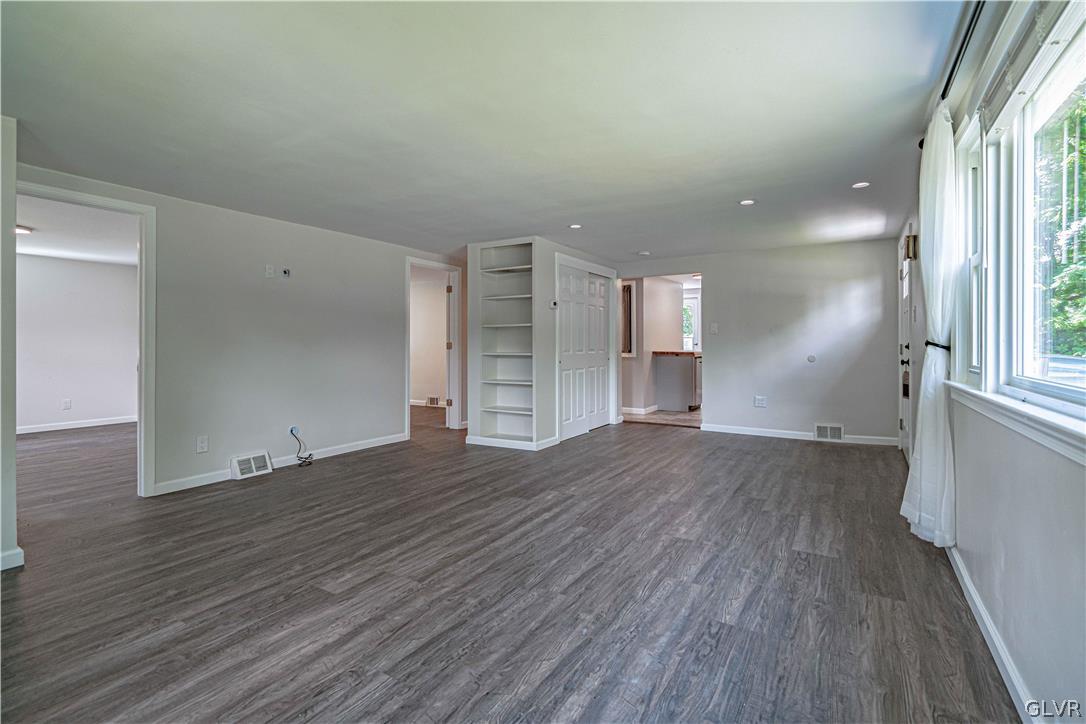 5573 Emmaus Road Emmaus, PA 18049 - Photo 11 of 33 Living room