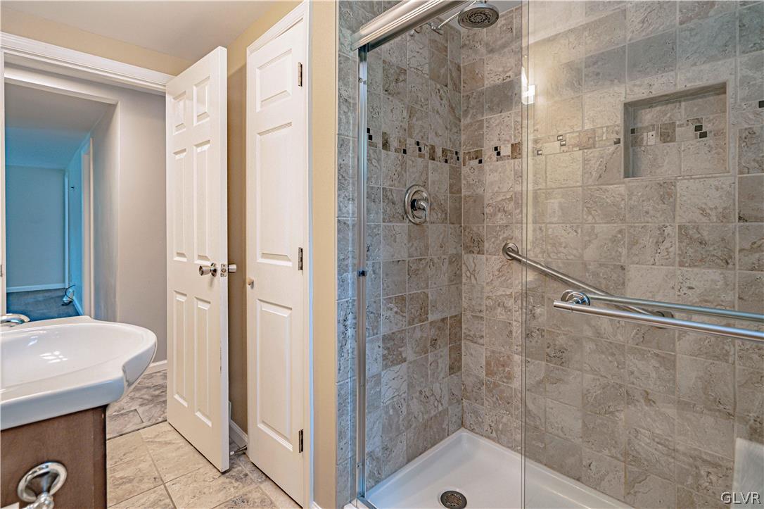 5573 Emmaus Road Emmaus, PA 18049 - Photo 12 of 33 Bathroom