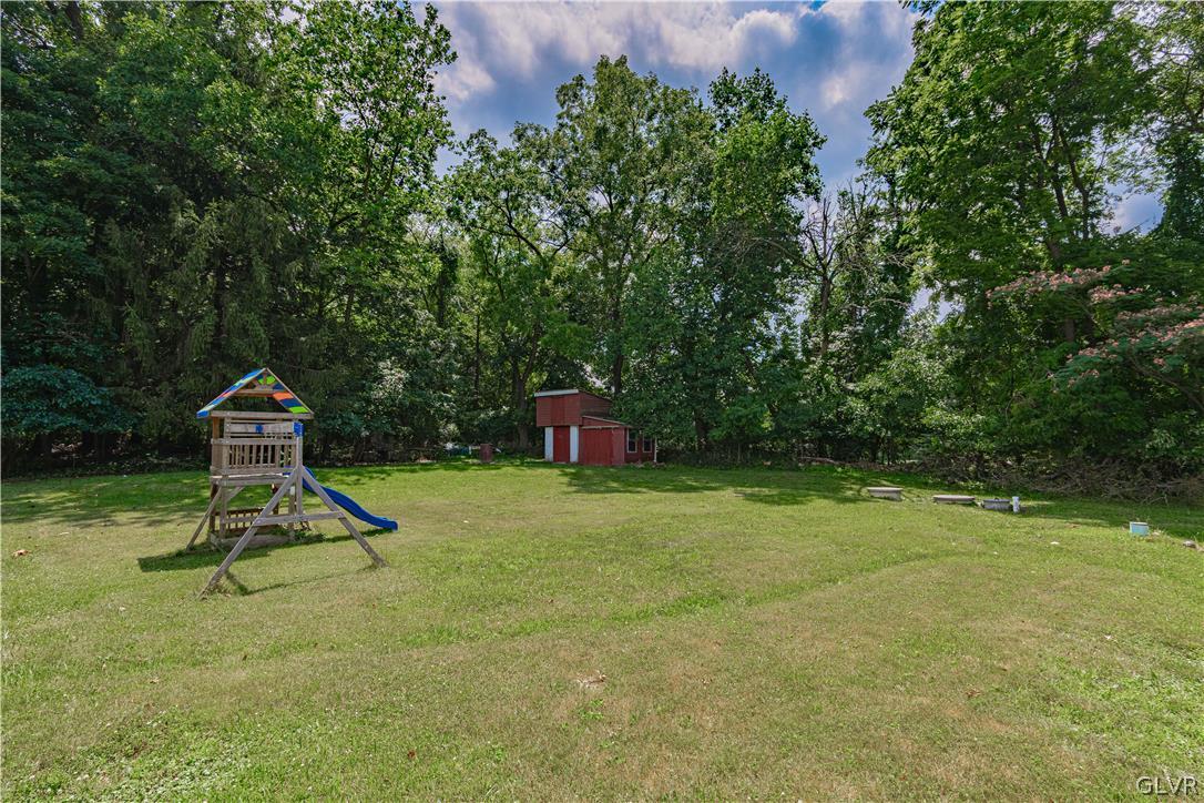 5573 Emmaus Road Emmaus, PA 18049 - Photo 27 of 33 Back yard