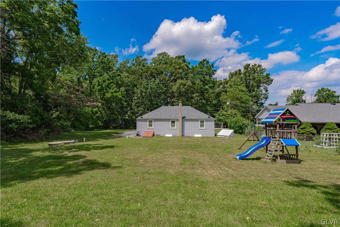 5573 Emmaus Road Emmaus, PA 18049 - Photo 28 of 33 Back of house