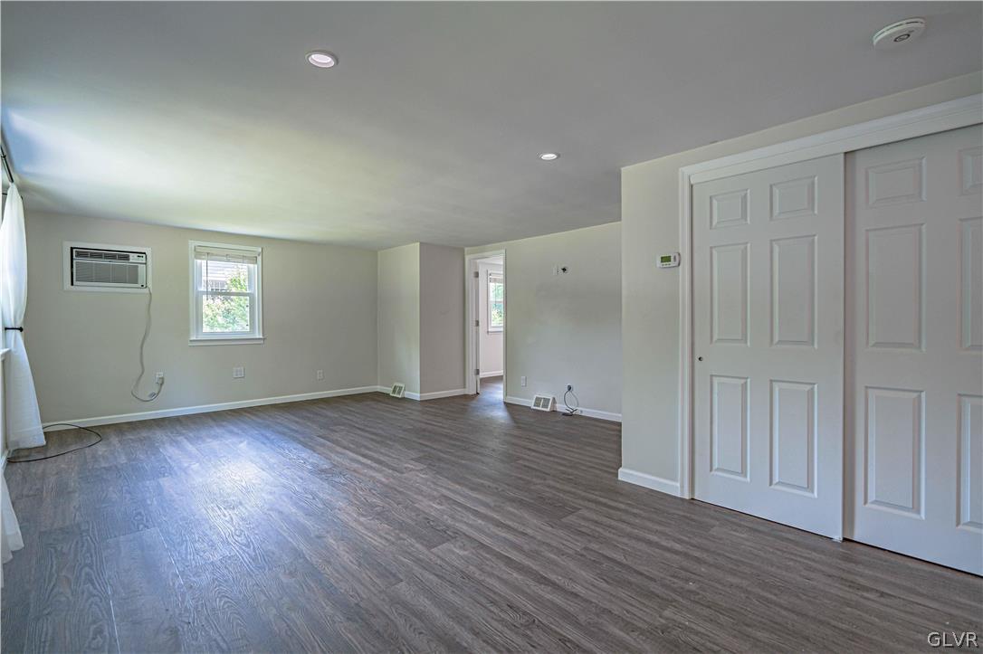5573 Emmaus Road Emmaus, PA 18049 - Photo 7 of 33 Living room