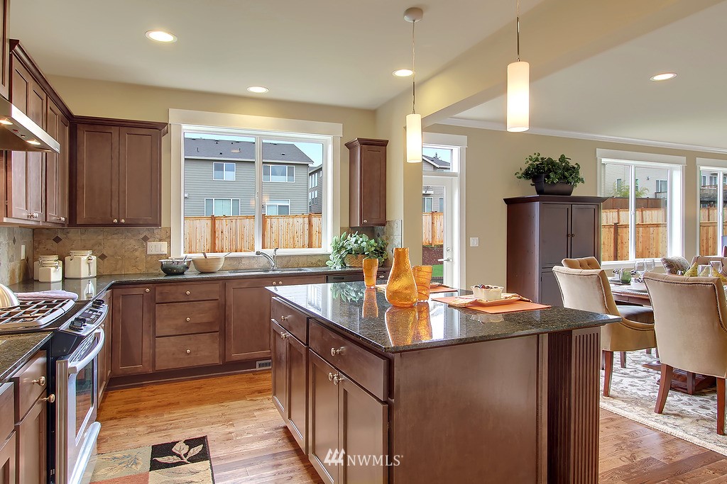 5613 Northeast 8th Street Renton, WA 98059 - Photo 8 of 17 Gallery Image 8