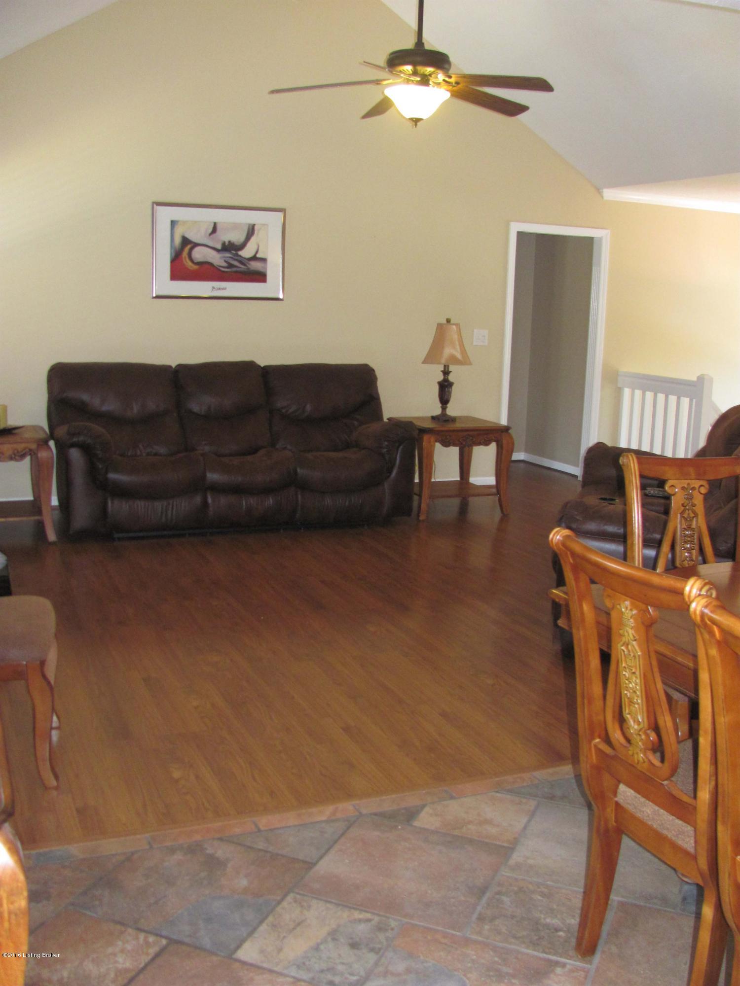 10010 Rimfire Road Louisville, KY 40291 - Photo 4 of 26 Vaulted Great Room