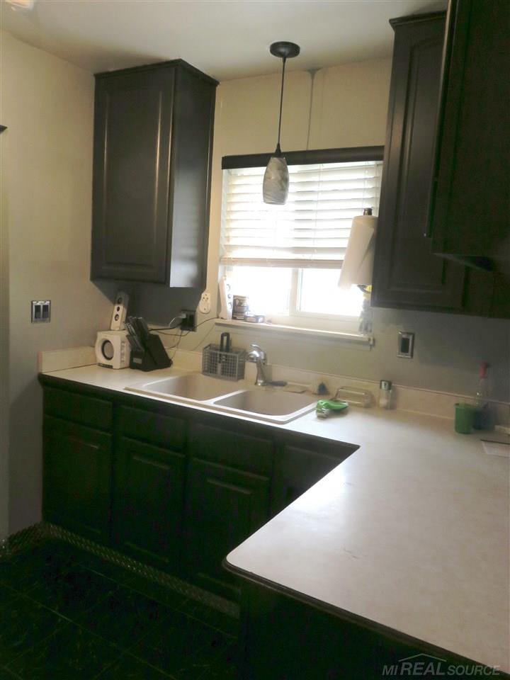 1075 Collingwood Drive Rochester Hills, MI 48307 - Photo 5 of 12