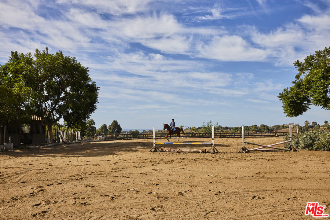 5900 Bonsall Drive Malibu, CA 90265 - Photo 37 of 51