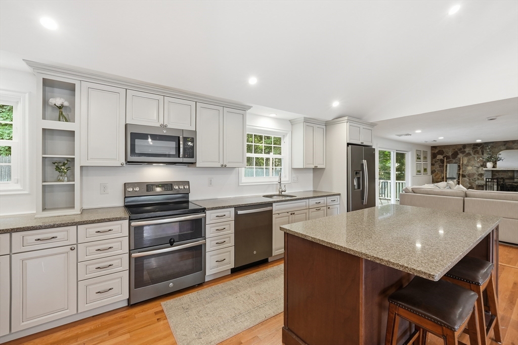 74 Framingham Road Marlborough, MA 01752 - Photo 6 of 41