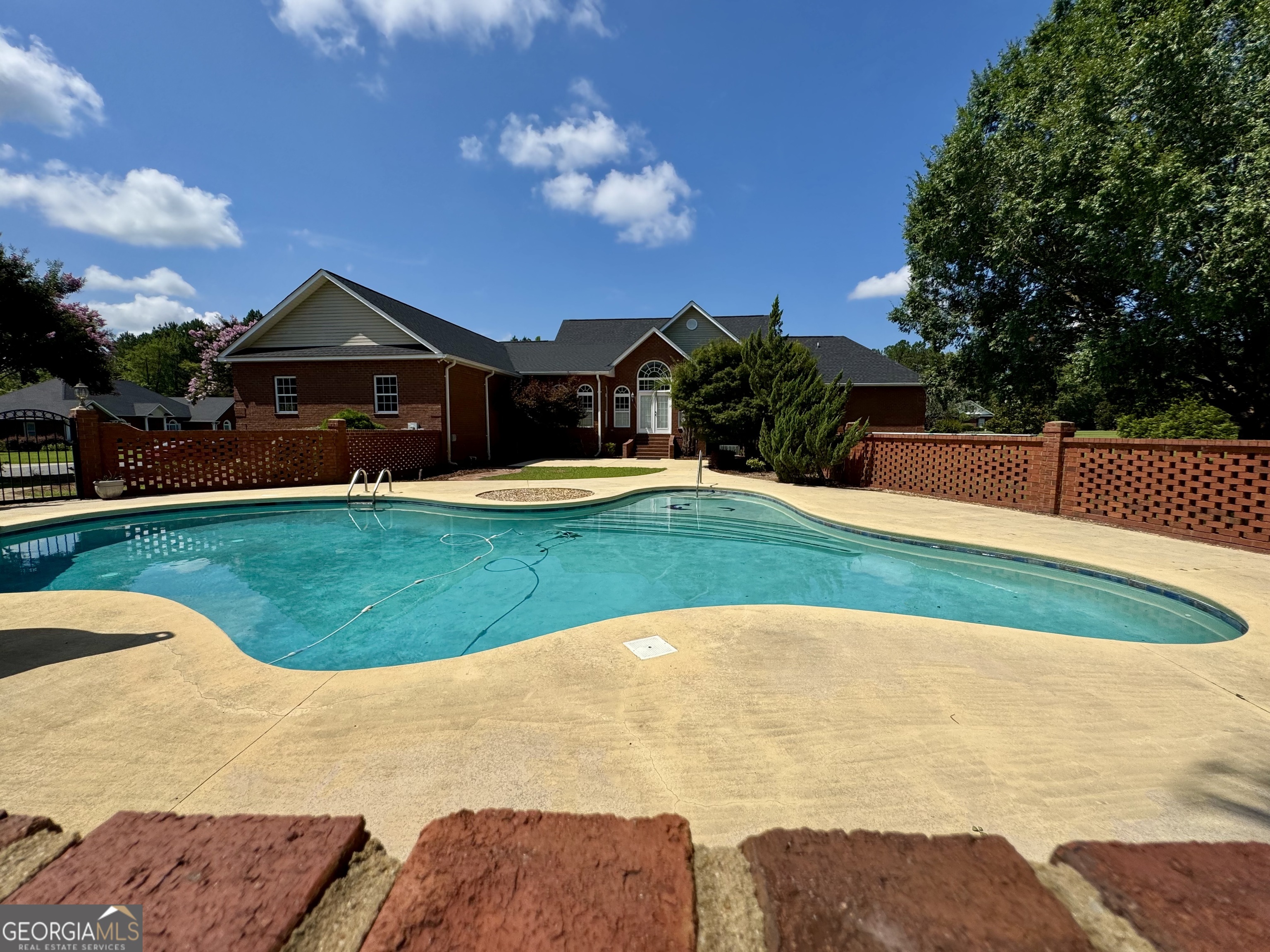 550 Masters Circle Dublin, GA 31021 - Photo 2 of 35