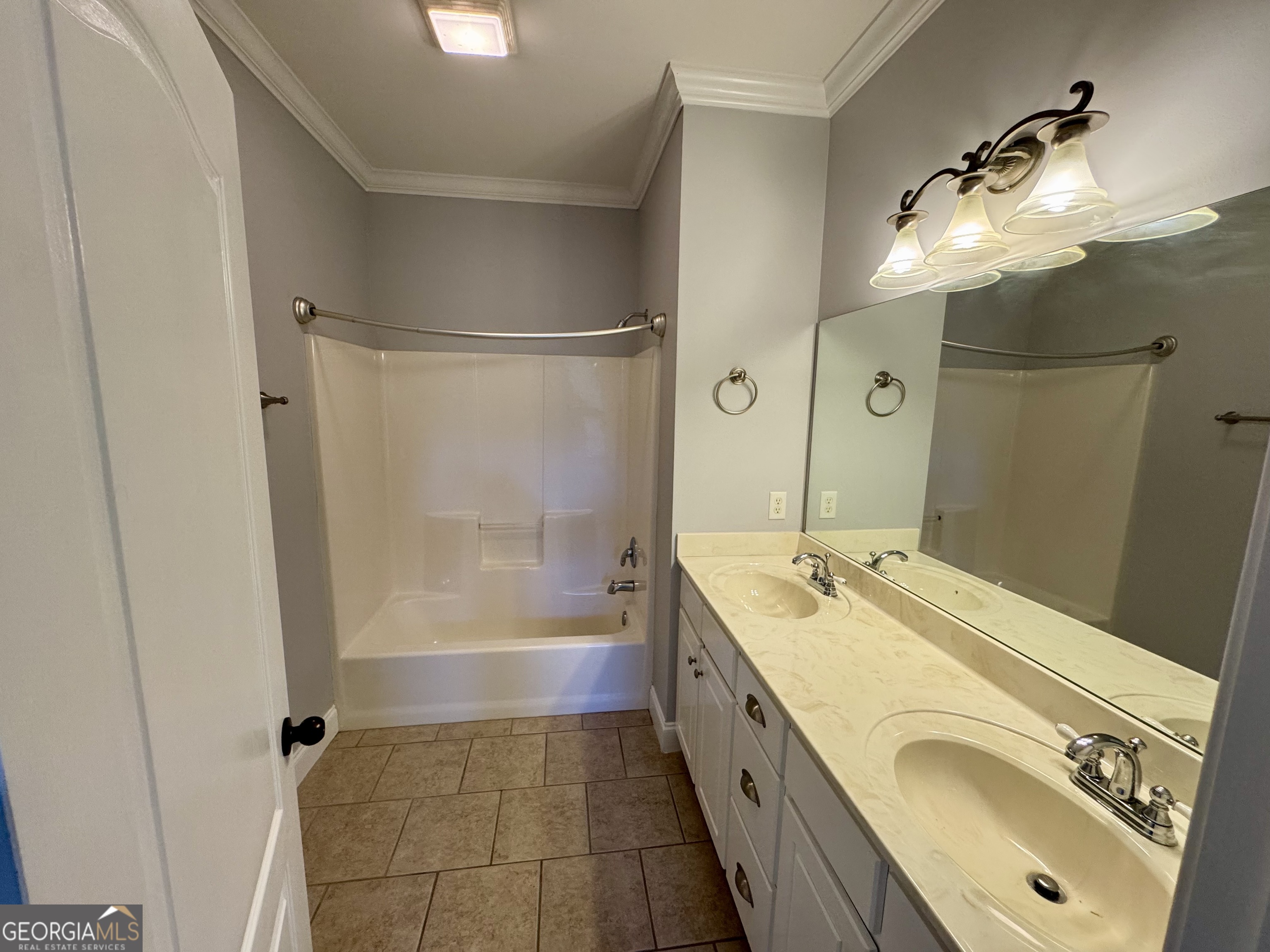 550 Masters Circle Dublin, GA 31021 - Photo 23 of 35 Full Bath in 4th bedroom