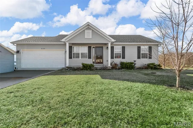 $269,000 | 325 Spring Valley Drive, Winfield, MO 63389
