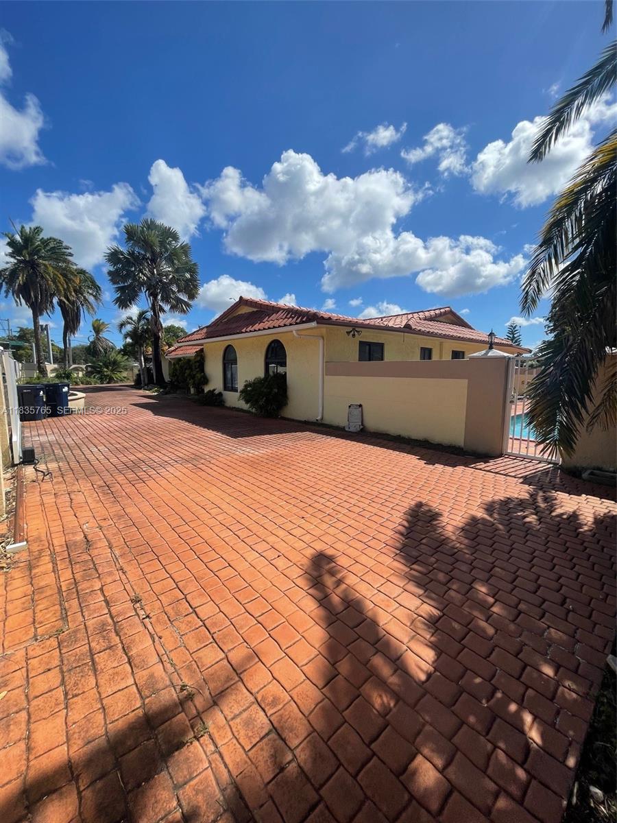 5550 Southwest 87th Avenue Miami, FL 33165 - Photo 3 of 6 a view of a house with a yard