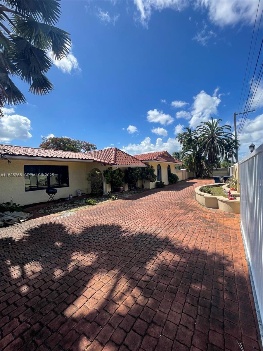 5550 Southwest 87th Avenue Miami, FL 33165 - Photo 4 of 6
