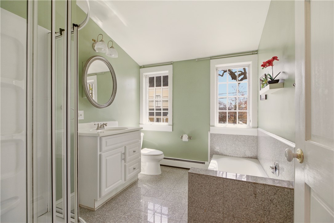 24 Spring Street Newport, RI 02840 - Photo 23 of 27