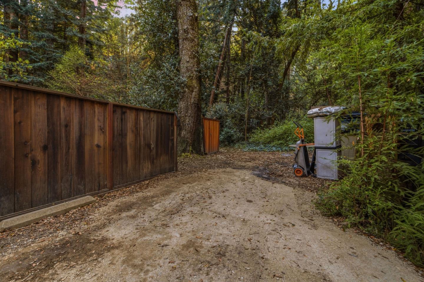 495 Primavera Road Boulder Creek, CA 95006 - Photo 31 of 36 a backyard of a house