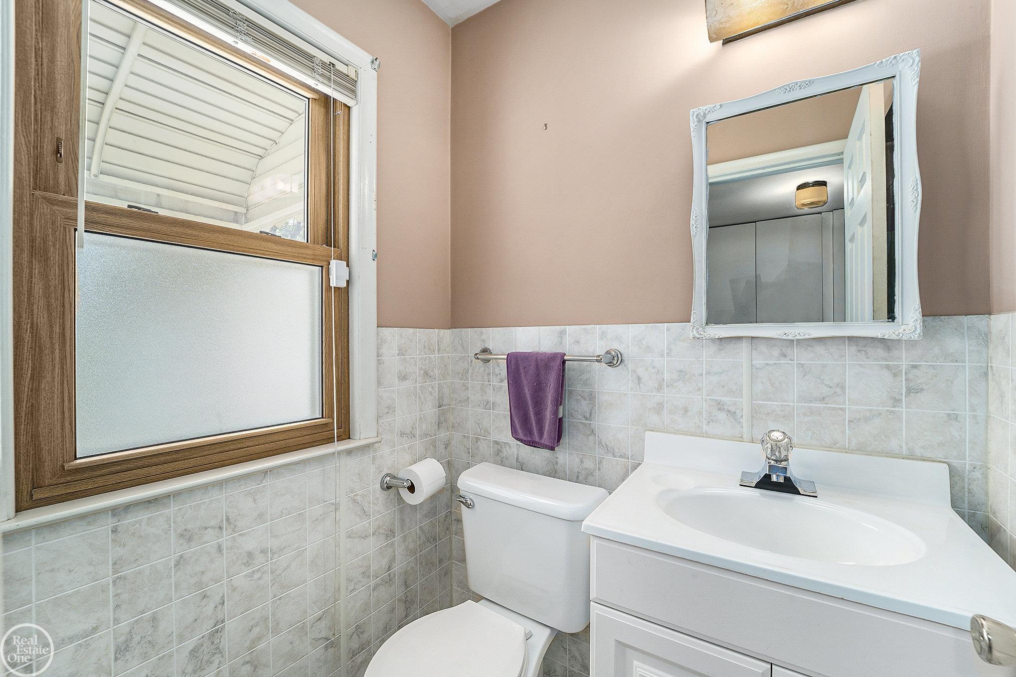 16046 Stephens Eastpointe, MI 48021 - Photo 19 of 32 Gallery Image 19