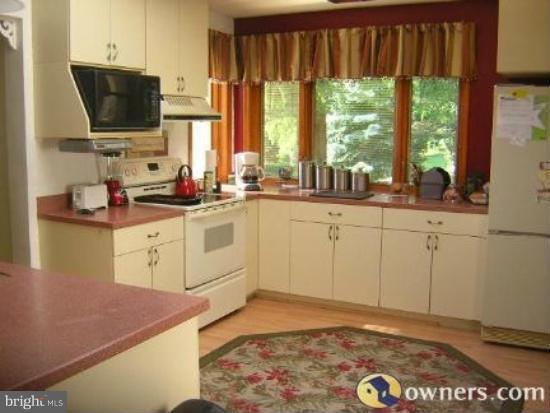 15976 Waterfall Road Haymarket, VA 20169 - Photo 4 of 7 Kitchen