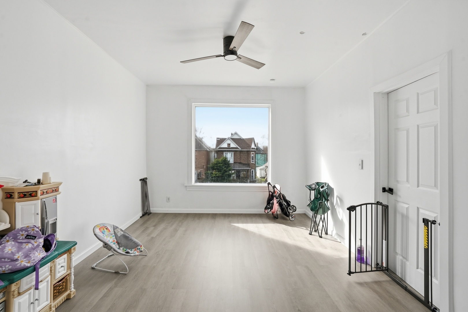 7923 South Lowe Avenue Chicago, IL 60620 - Photo 12 of 23 a view of livingroom with furniture and wooden floor