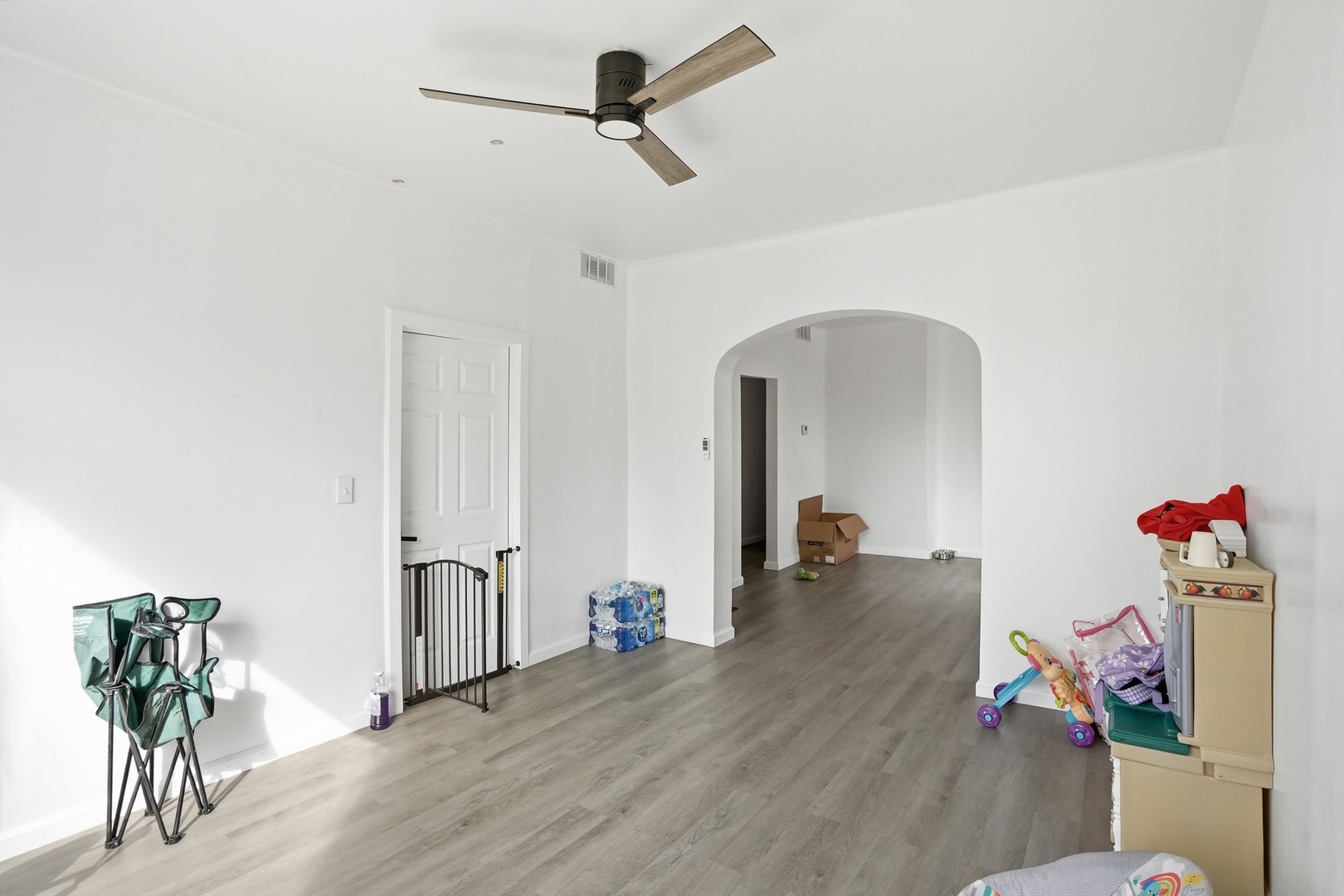 7923 South Lowe Avenue Chicago, IL 60620 - Photo 13 of 23 a view of empty room with wooden floor