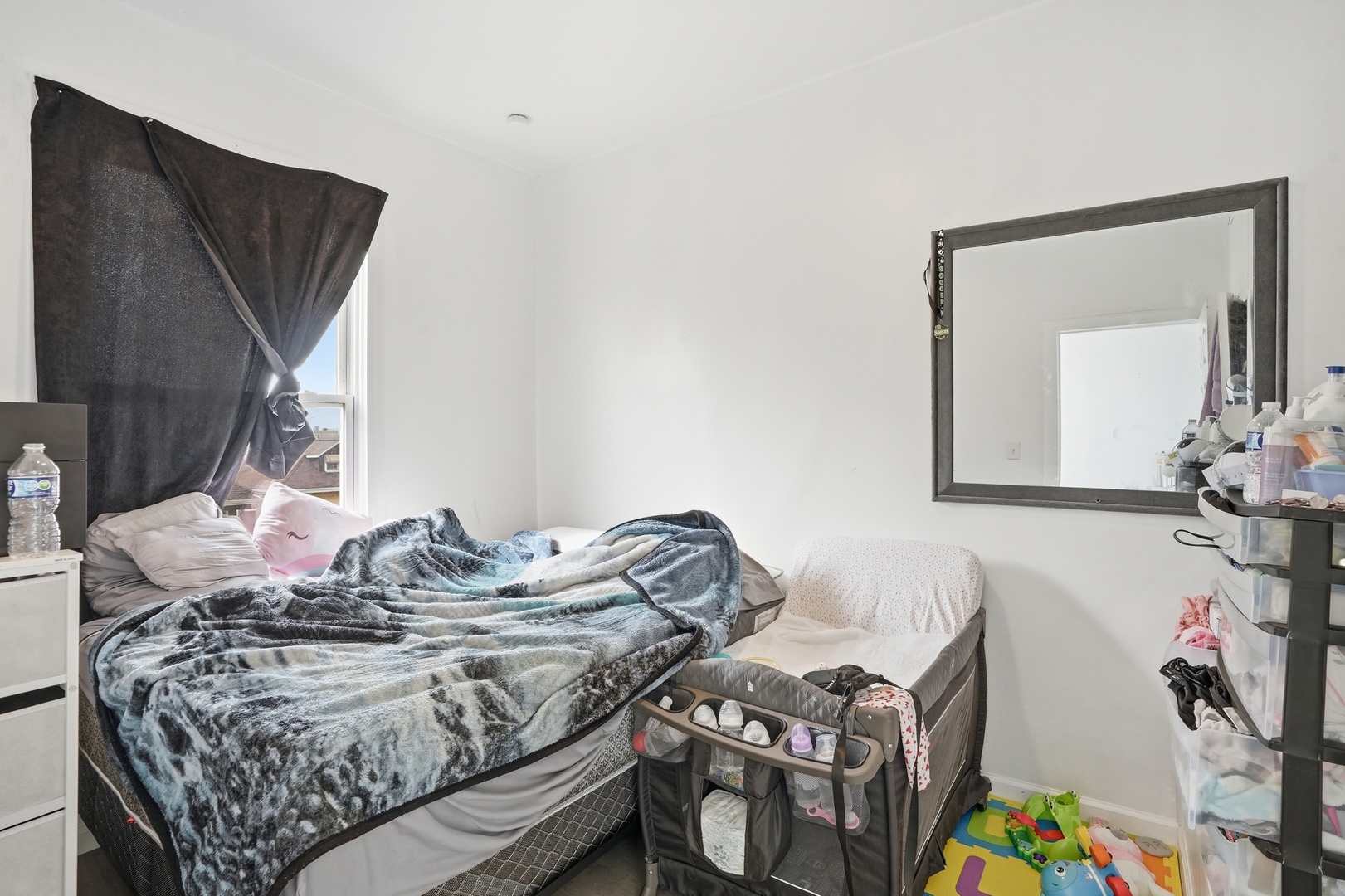 7923 South Lowe Avenue Chicago, IL 60620 - Photo 14 of 23 a living room with furniture and a wooden floor