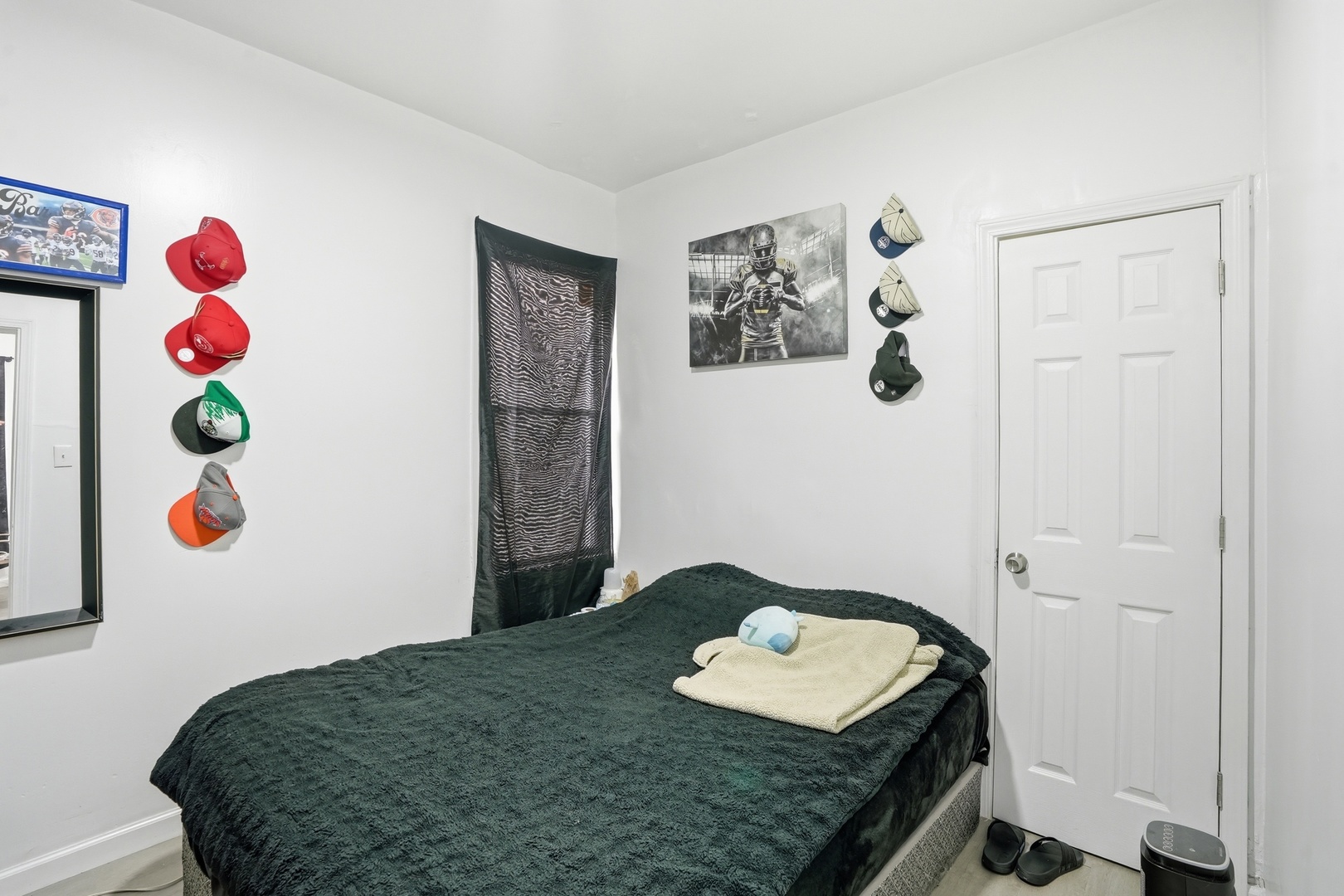 7923 South Lowe Avenue Chicago, IL 60620 - Photo 3 of 23 a bedroom with a bed and painting on the wall