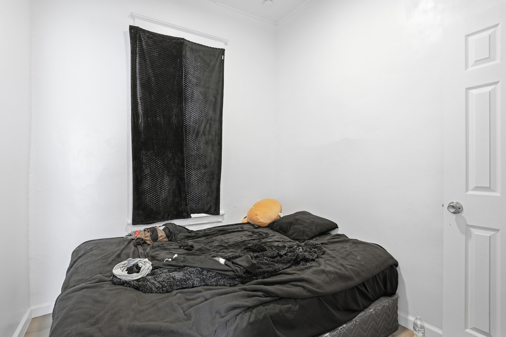 7923 South Lowe Avenue Chicago, IL 60620 - Photo 4 of 23 a bedroom with a bed and a window