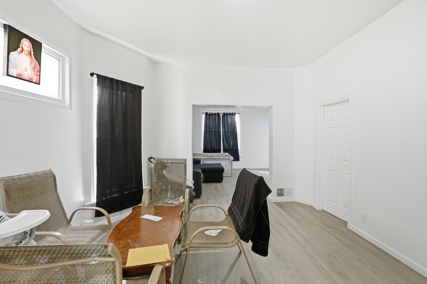 7923 South Lowe Avenue Chicago, IL 60620 - Photo 9 of 23 a view of a livingroom with furniture and wooden floor