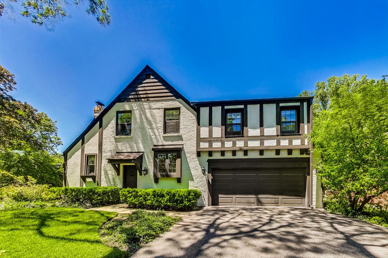 12 Timber Lane Northbrook, IL 60062 - Photo 2 of 28 a front view of a house with a yard
