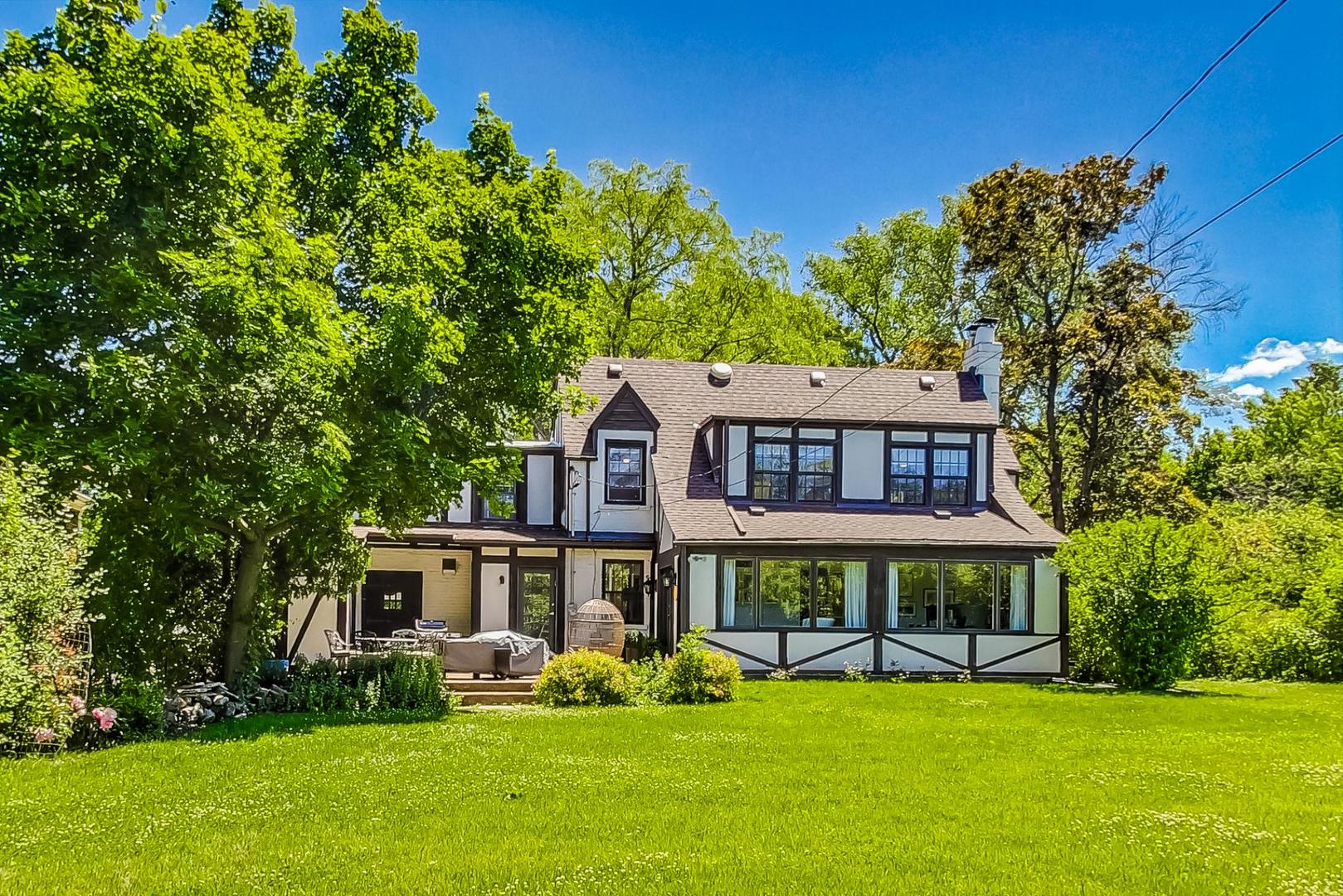 12 Timber Lane Northbrook, IL 60062 - Photo 23 of 28 a view of a house with a garden