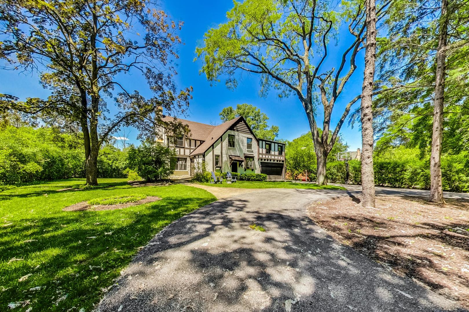 12 Timber Lane Northbrook, IL 60062 - Photo 3 of 28 a house with huge green field in front of it