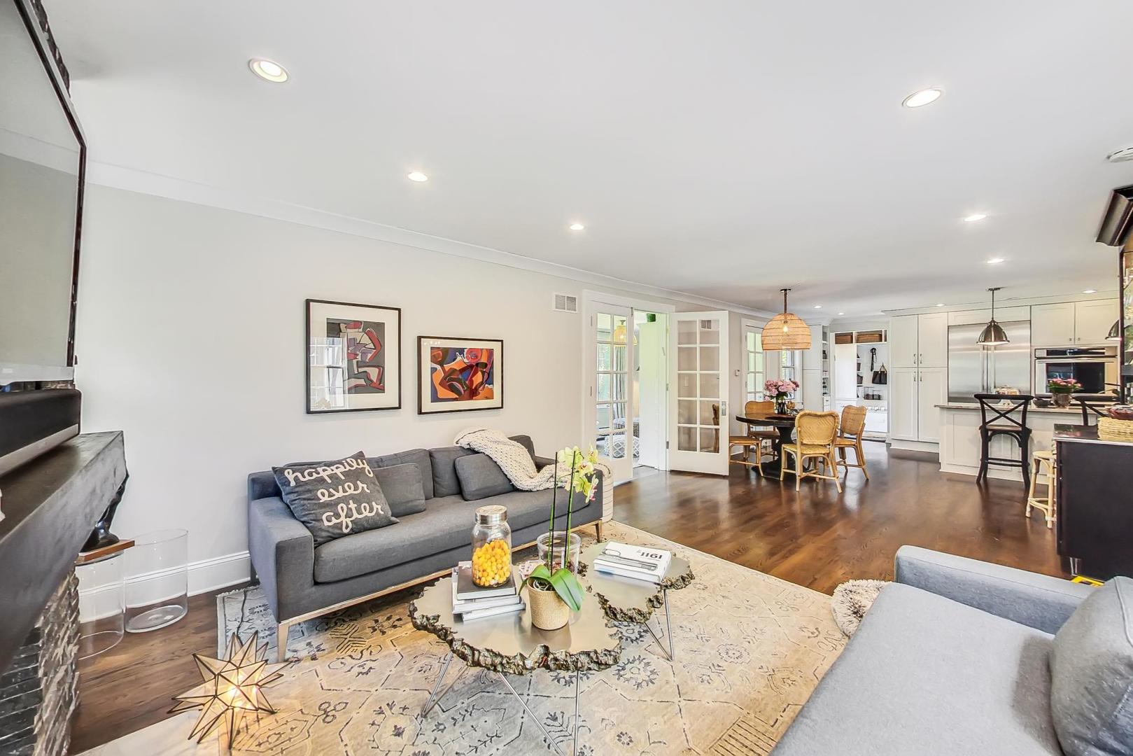 12 Timber Lane Northbrook, IL 60062 - Photo 5 of 28 a living room with furniture and kitchen view