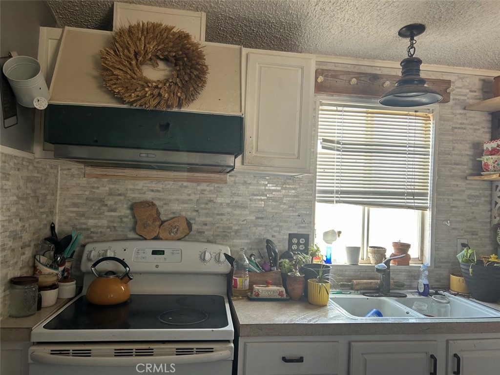 19033 Wagonwheel Road Helendale, CA 92342 - Photo 12 of 26