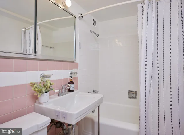 $189,000 | 5410 Connecticut Avenue Northwest, Unit 307, Washington, DC 20015