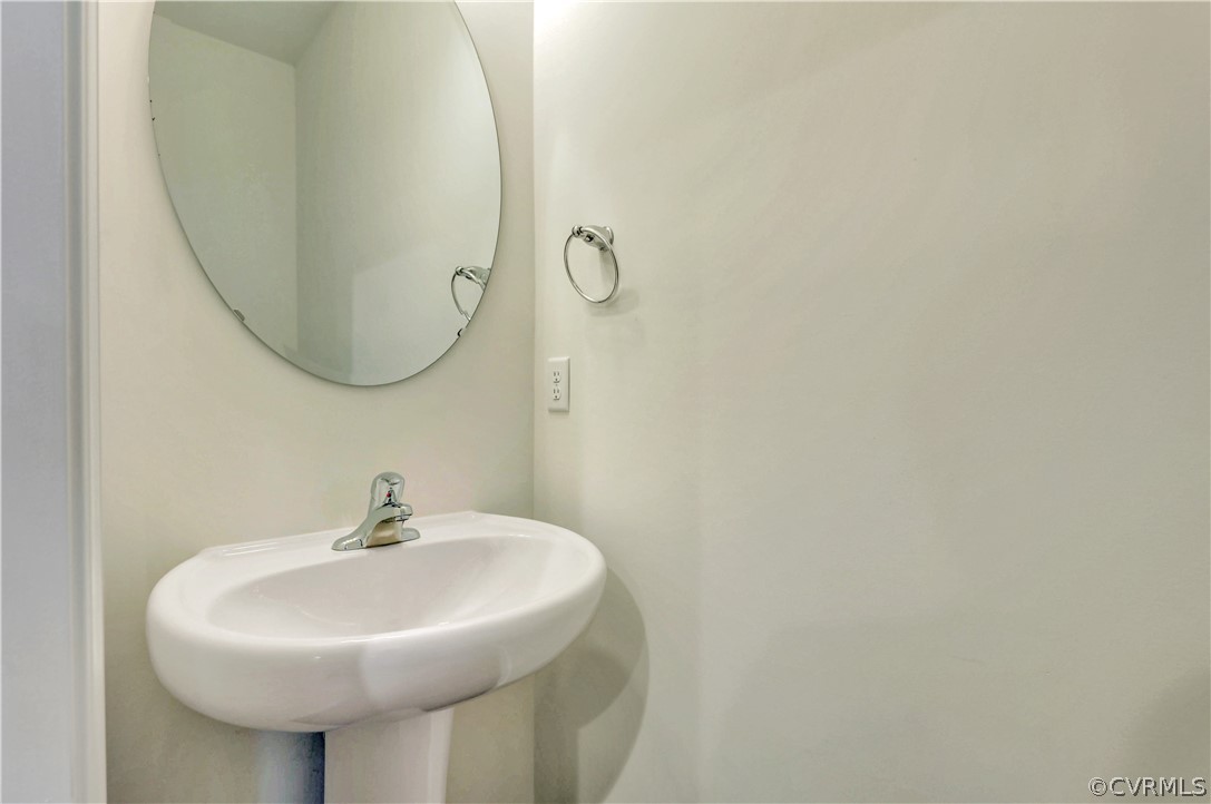 4208 Lind Lane Midlothian, VA 23112 - Photo 15 of 34 a bathroom with a sink and a mirror
