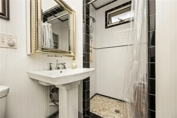 $1,100,000 | 3461 Gardenia Avenue, Long Beach, CA 90807
