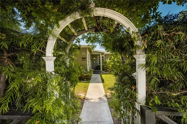 $1,100,000 | 3461 Gardenia Avenue, Long Beach, CA 90807