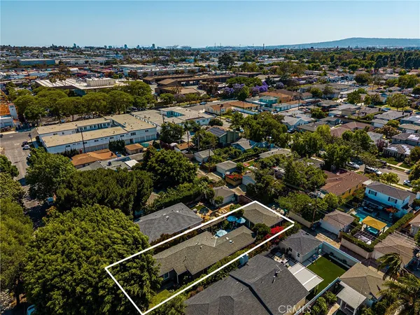 $1,100,000 | 3461 Gardenia Avenue, Long Beach, CA 90807