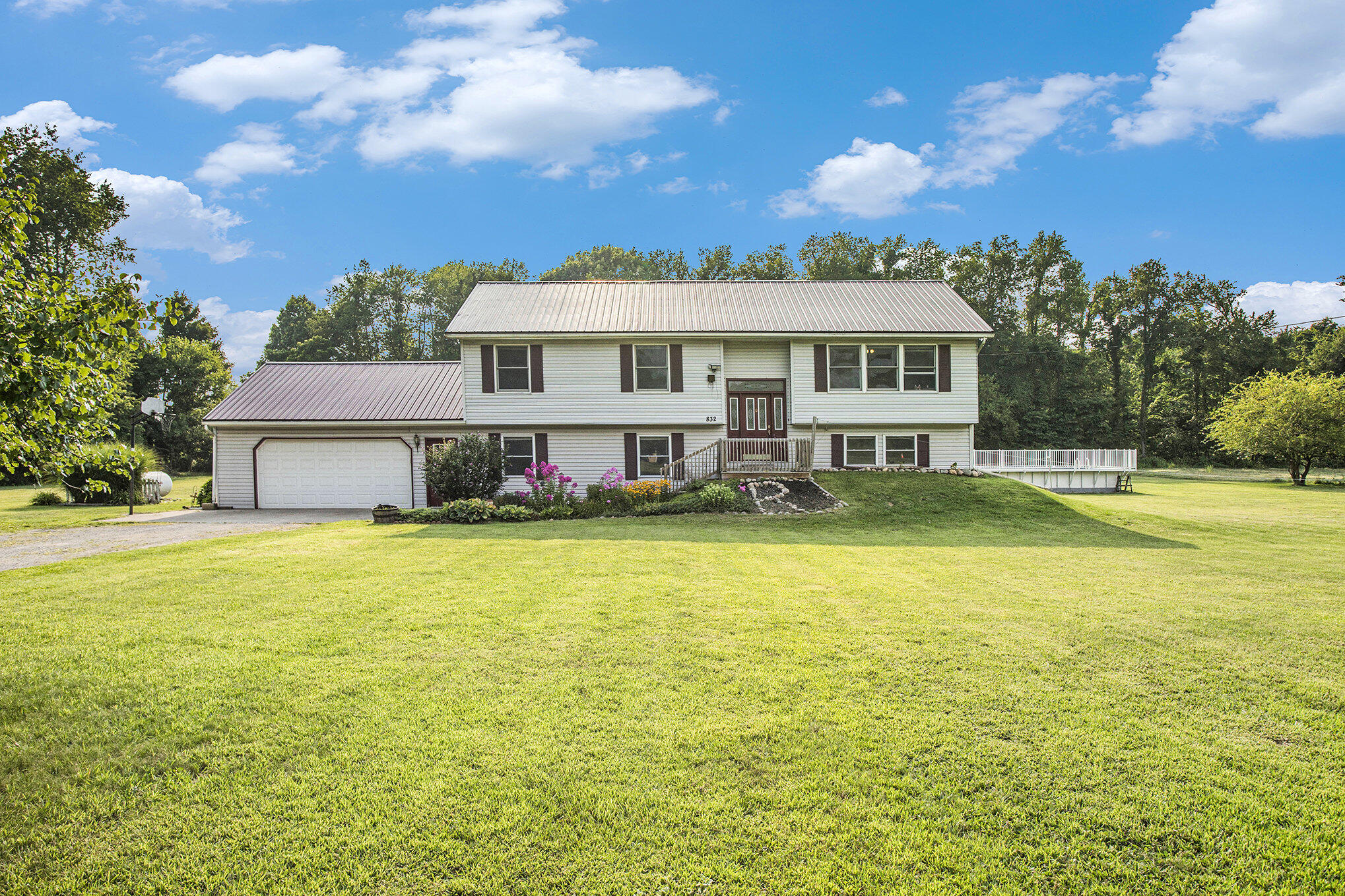 832 Clarendon Road Quincy, MI 49082 - Photo 1 of 29 1000052830