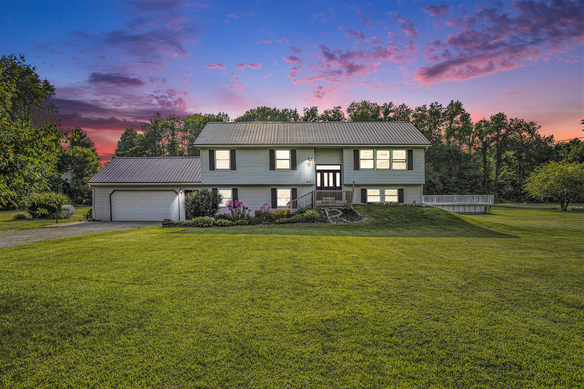 832 Clarendon Road Quincy, MI 49082 - Photo 2 of 29 1000052829